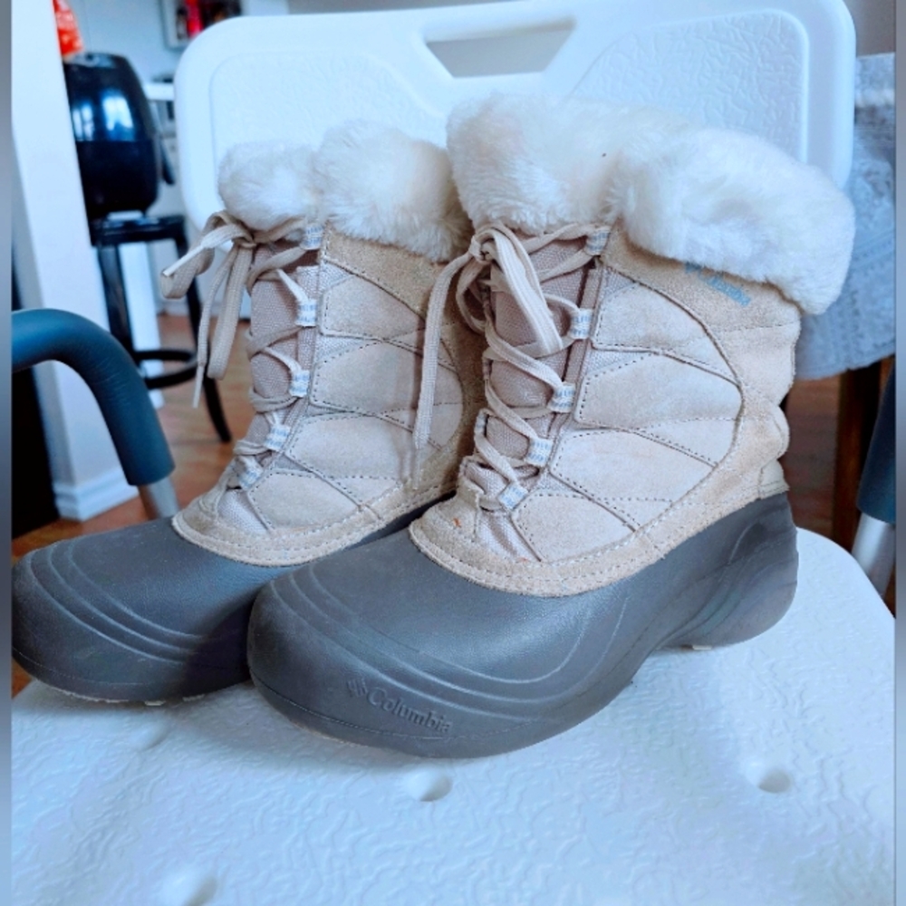 Columbia Women's Tan and Cream Winter Boots
